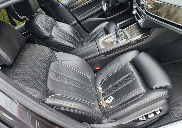 BMW Seria 7 cena 155000 przebieg: 125515, rok produkcji 2016 z Piotrków Trybunalski małe 781